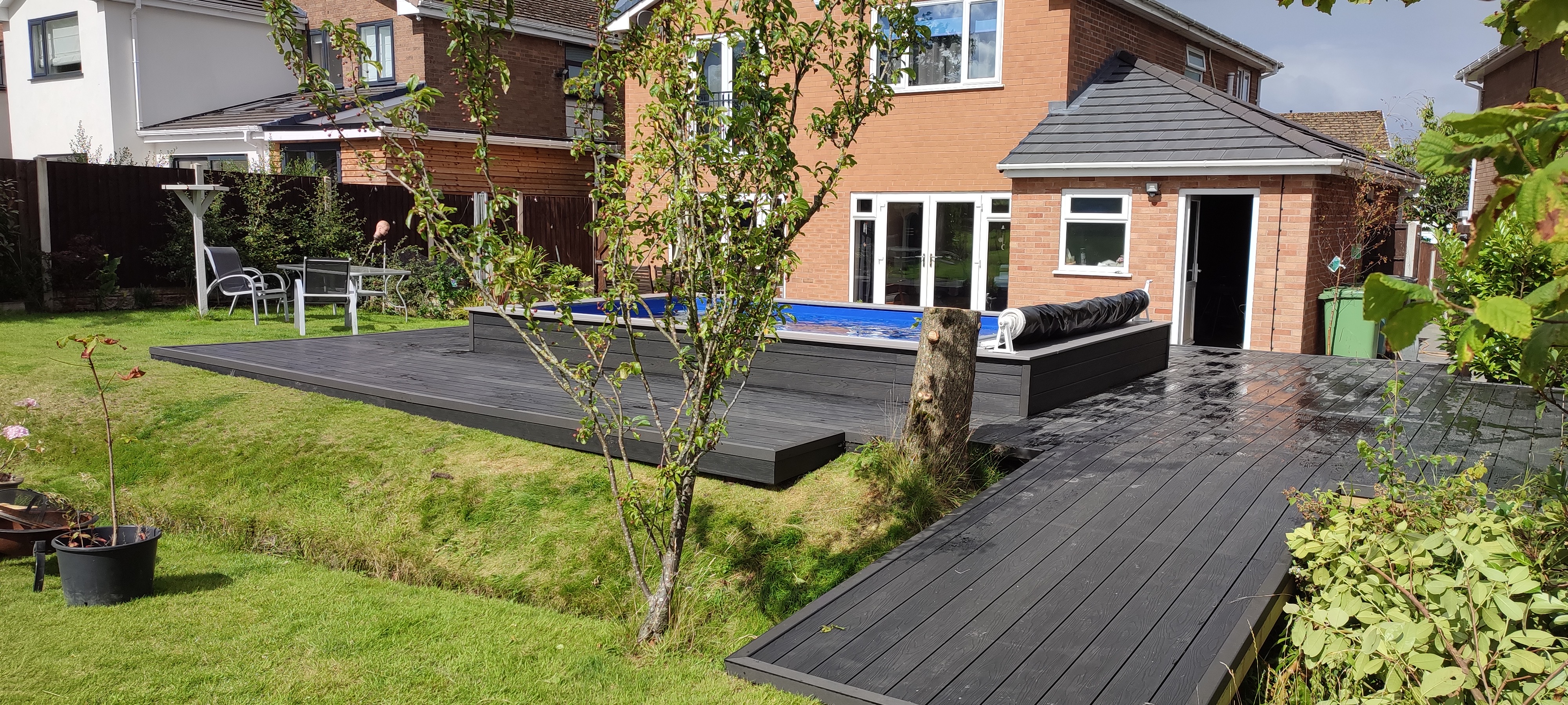 Crafting the Perfect Outdoor Oasis: Swimming Pool Installation with Composite Decking